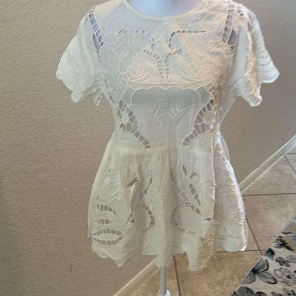 Guadalupe Size M Chloe Embroidered Peplum Blouse Off White Coastal Feminine NWT - Picture 3 of 13